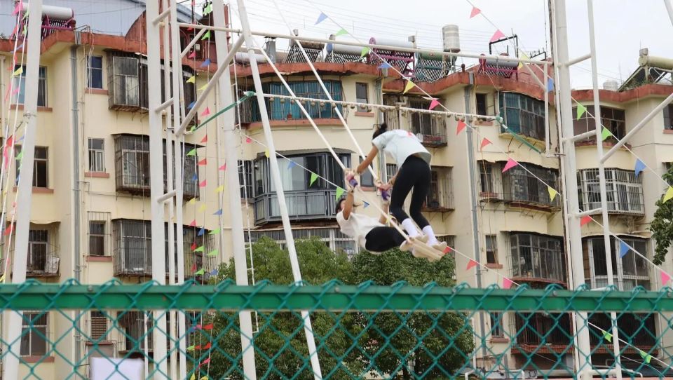 Pi, 兼顾竞技公, 体育局联合